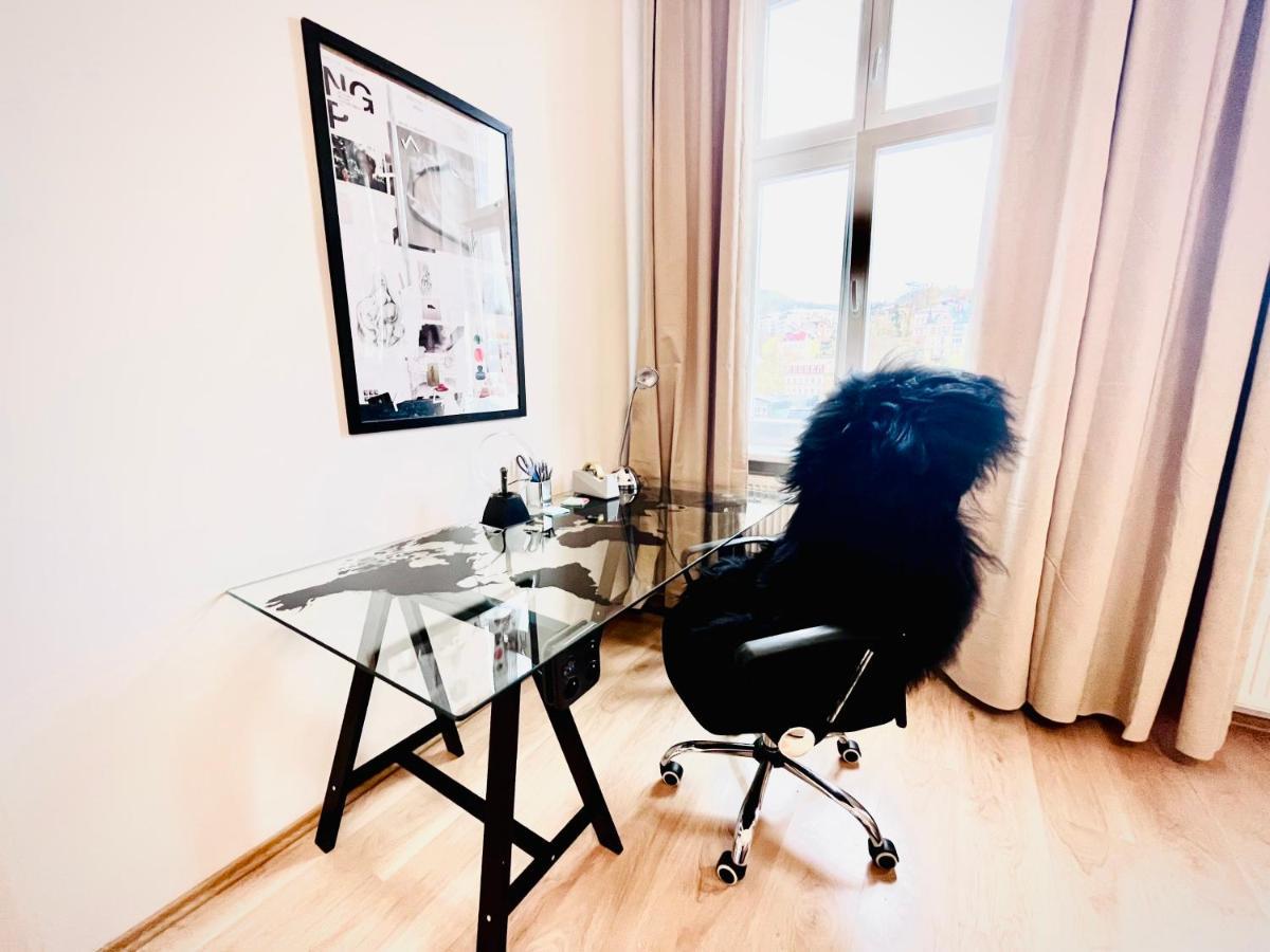 Sunny City - Apartment In Spa Zone With Private Garage การ์โลวีวารี ภายนอก รูปภาพ